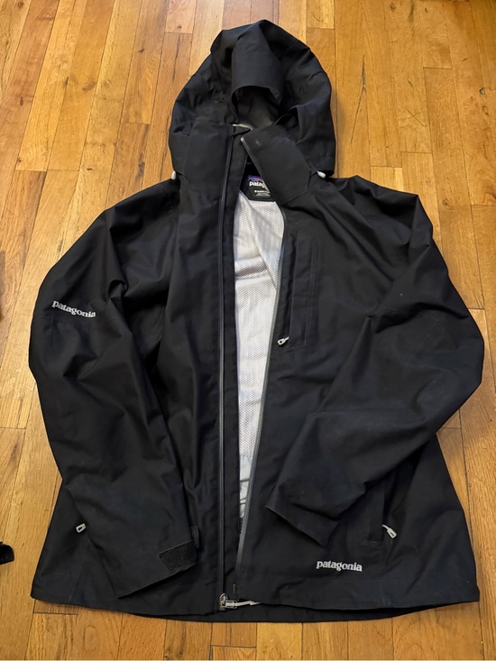 Patagonia Jackets & Blazers - Patagonia Women’s Black Waterproof Hooded ski belt, Jacket Recco - size medium
